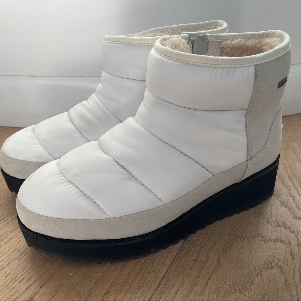 UGG Women's White and Black Winter Boots